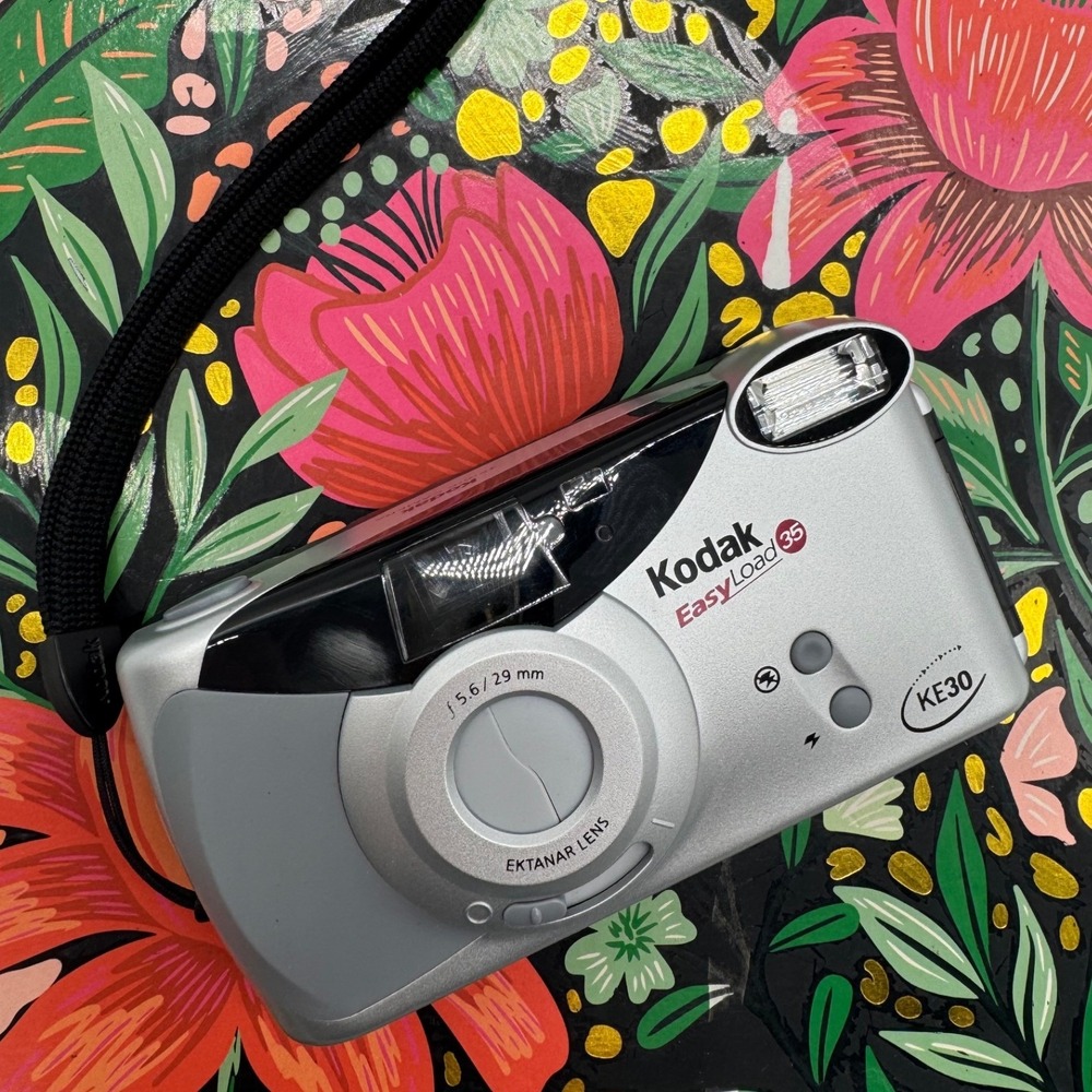 Kodak EasyLoad 35 KE30 Point and Shoot 35mm Film Camera Silver Ektanar Lens